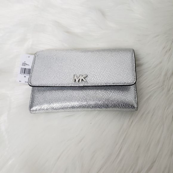 Michael Kors Handbags - 🎁🎄🎁NWT Silver Metallic MK Wallet🎁🎄🎁